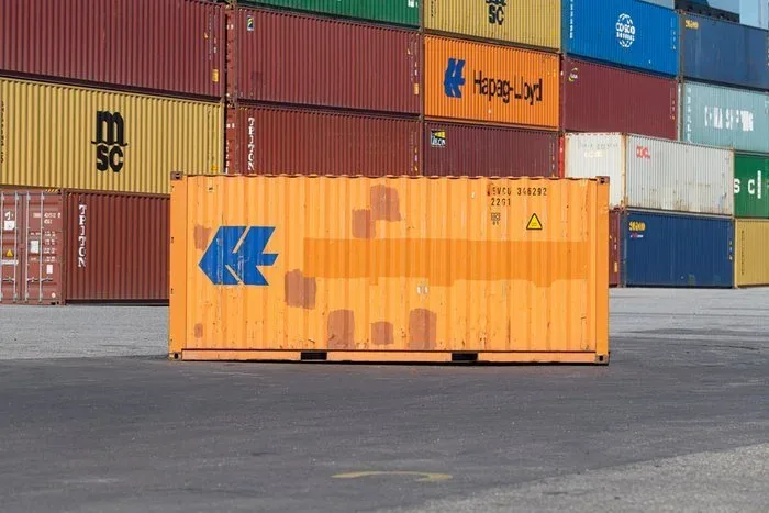20ft Used Wind and Watertight Shipping Container – Yellow